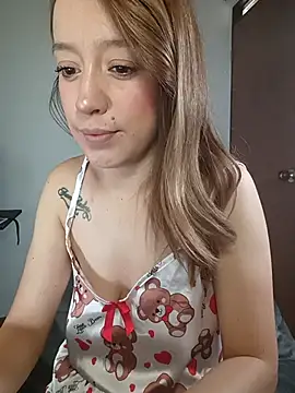 Snapshot of LunaDelire chatting on October 12, 2025, 12:26 pm LunaDelire online show from October 12, 2025, 12:26 pm