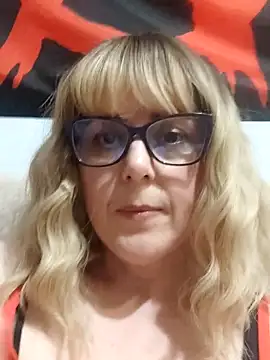 Snapshot of Amelialove42 chatting on April 15, 2026, 7:32 pm Amelialove42 online show from April 15, 2026, 7:32 pm