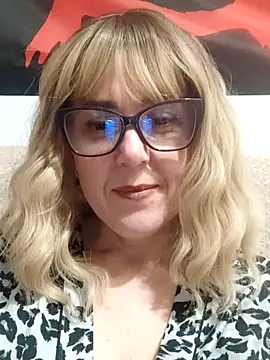 Snapshot of Amelialove42 chatting on April 18, 2026, 7:40 pm Amelialove42 online show from April 18, 2026, 7:40 pm