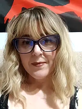 Snapshot of Amelialove42 chatting on April 20, 2026, 6:53 pm Amelialove42 online show from April 20, 2026, 6:53 pm