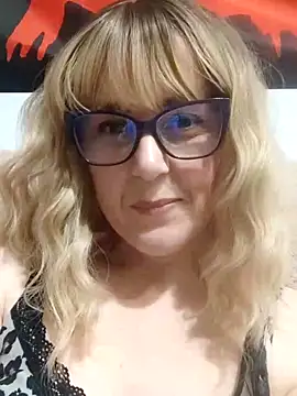 Snapshot of Amelialove42 chatting on April 29, 2026, 6:25 pm Amelialove42 online show from April 29, 2026, 6:25 pm