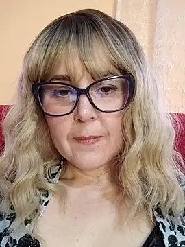 Snapshot of Amelialove42 chatting on May 5, 2026, 3:20 pm Amelialove42 online show from May 5, 2026, 3:20 pm
