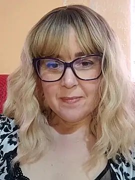 Snapshot of Amelialove42 chatting on May 6, 2026, 1:49 pm Amelialove42 online show from May 6, 2026, 1:49 pm