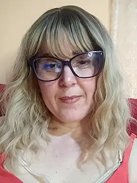 Snapshot of Amelialove42 chatting on May 9, 2026, 4:34 pm Amelialove42 online show from May 9, 2026, 4:34 pm