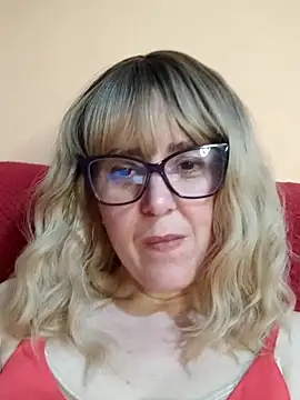 Snapshot of Amelialove42 chatting on May 10, 2026, 6:13 pm Amelialove42 online show from May 10, 2026, 6:13 pm