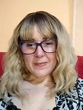 Snapshot of Amelialove42 chatting on May 12, 2026, 5:21 pm Amelialove42 online show from May 12, 2026, 5:21 pm