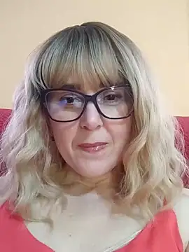 Snapshot of Amelialove42 chatting on May 15, 2026, 2:13 pm Amelialove42 online show from May 15, 2026, 2:13 pm