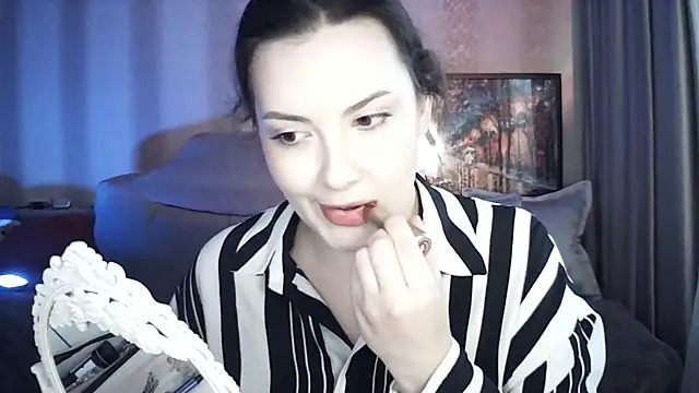 Snapshot of MoodieMira chatting on June 17, 2026, 5:25 pm MoodieMira online show from June 17, 2026, 5:25 pm
