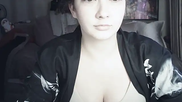 Snapshot of MoodieMira chatting on June 27, 2026, 5:07 pm MoodieMira online show from June 27, 2026, 5:07 pm