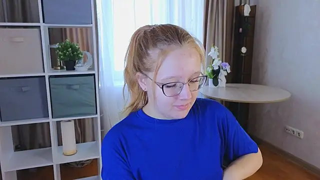 AlinaAldrete online show from October 12, 2025, 5:17 am