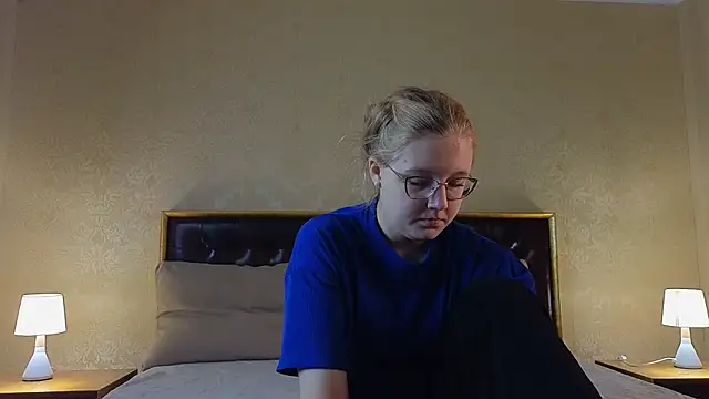 AlinaAldrete online show from October 17, 2025, 4:26 am