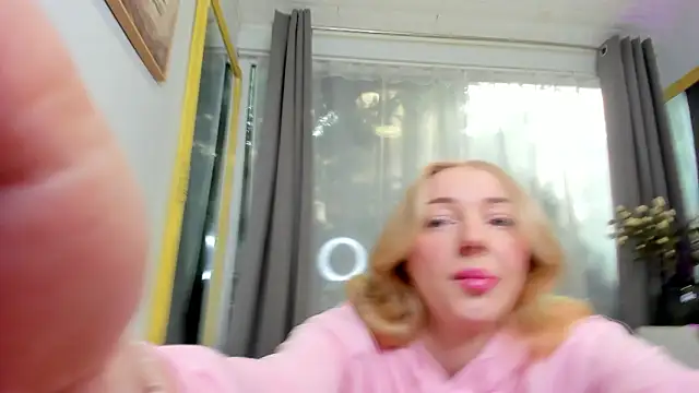 Snapshot of SundyRose chatting on March 3, 2026, 8:09 am SundyRose online show from March 3, 2026, 8:09 am