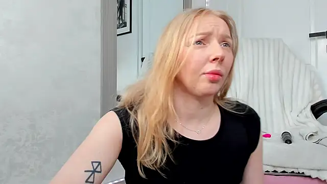 Snapshot of SundyRose chatting on April 11, 2026, 6:29 am SundyRose online show from April 11, 2026, 6:29 am