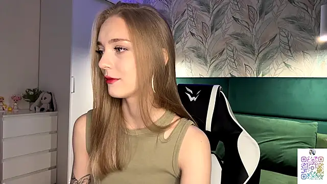 EvaPeace online show from October 27, 2025, 4:22 pm