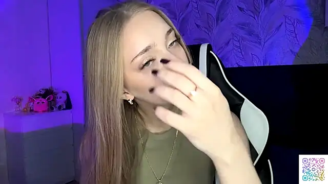 EvaPeace online show from November 17, 2025, 5:08 pm