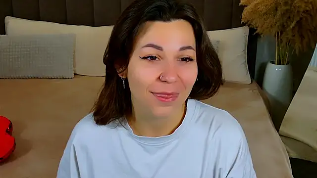 EdenSolis online show from April 26, 2026, 8:56 am