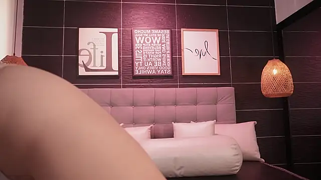 Thalia Karlson online show from November 6, 2025, 12:39 pm