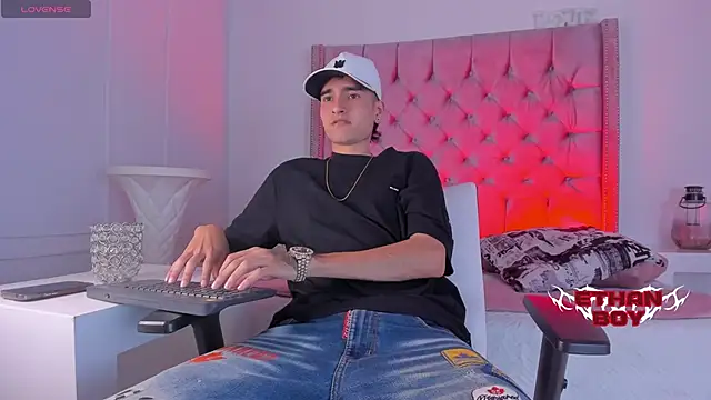 Ethan Boy  online show from December 4, 2025, 8:39 pm