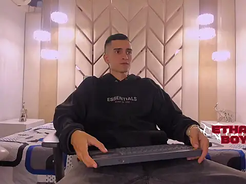 Ethan Boy  online show from February 4, 2026, 8:14 pm