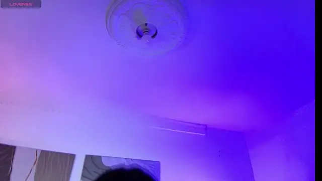 Nia Blum online show from November 6, 2025, 3:18 am