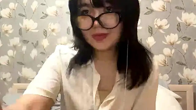 Snapshot of YunaMuse chatting on October 10, 2025, 8:08 pm YunaMuse online show from October 10, 2025, 8:08 pm
