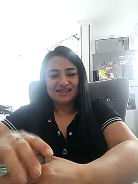 solerpamela online show from October 12, 2025, 9:25 pm