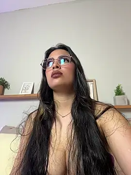 shainadavis online show from June 16, 2026, 3:31 am