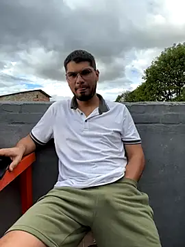 mirallesandbig online show from November 25, 2025, 9:37 pm