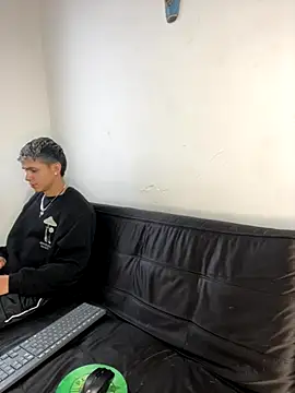 mirallesandbig online show from November 30, 2025, 9:30 pm