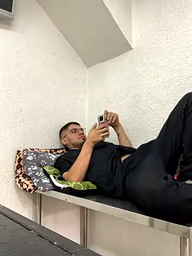 mirallesandbig online show from January 16, 2026, 4:55 pm