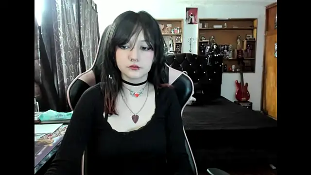 Maki Zein  online show from December 1, 2025, 7:19 pm