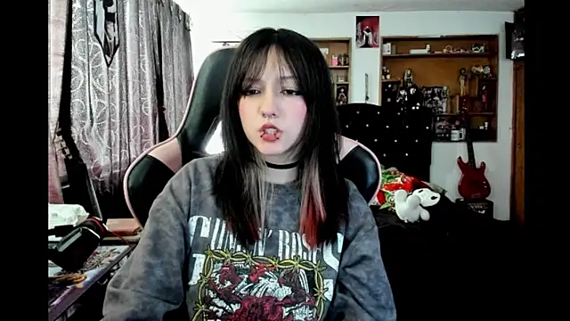 Maki Zein  online show from January 16, 2026, 2:10 pm