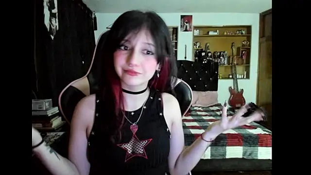 Maki Zein  online show from May 10, 2026, 4:06 am