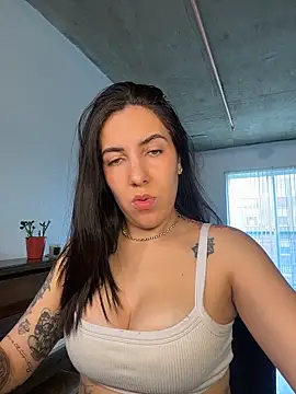 Lolathebaddie online show from March 13, 2026, 4:24 pm