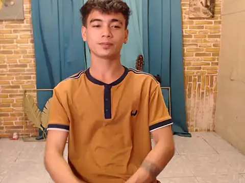 Snapshot of boy_raphael chatting on October 10, 2025, 10:25 am boy raphael online show from October 10, 2025, 10:25 am