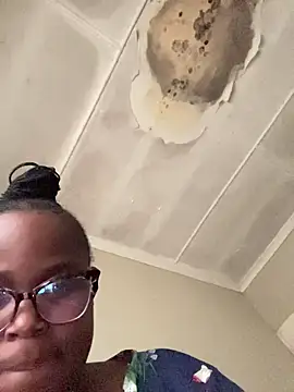 Snapshot of Wildpineapple chatting on October 22, 2025, 2:06 pm Wildpineapple online show from October 22, 2025, 2:06 pm