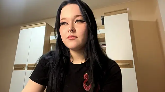 KristenGoodmon online show from October 12, 2025, 9:19 am