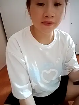 Snapshot of tuongvycute chatting on October 10, 2025, 1:10 pm tuongvycute online show from October 10, 2025, 1:10 pm