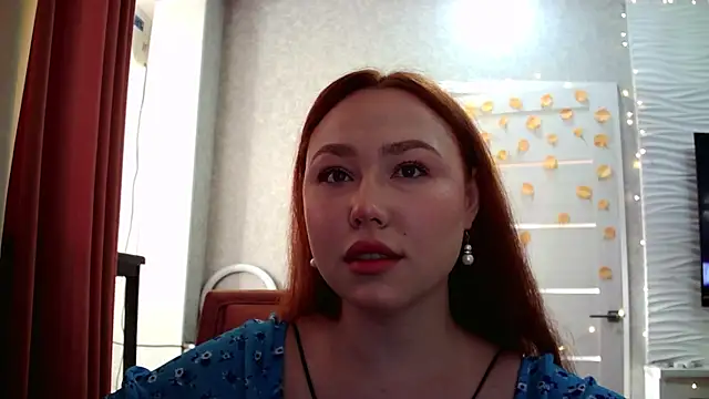 Snapshot of LolaMint_ chatting on October 20, 2025, 10:05 am LolaMint online show from October 20, 2025, 10:05 am
