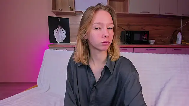 Snapshot of LilyVoise chatting on October 14, 2025, 12:28 pm LilyVoise online show from October 14, 2025, 12:28 pm