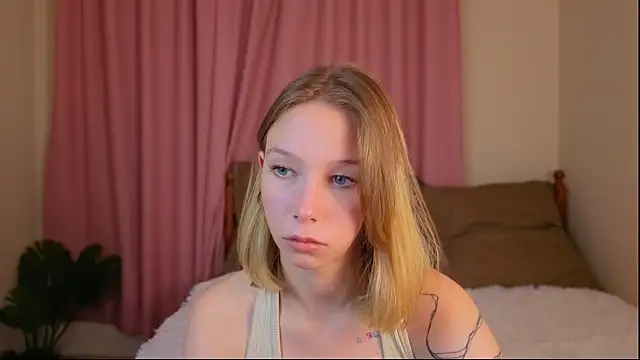 Snapshot of LilyVoise chatting on October 16, 2025, 12:39 pm LilyVoise online show from October 16, 2025, 12:39 pm