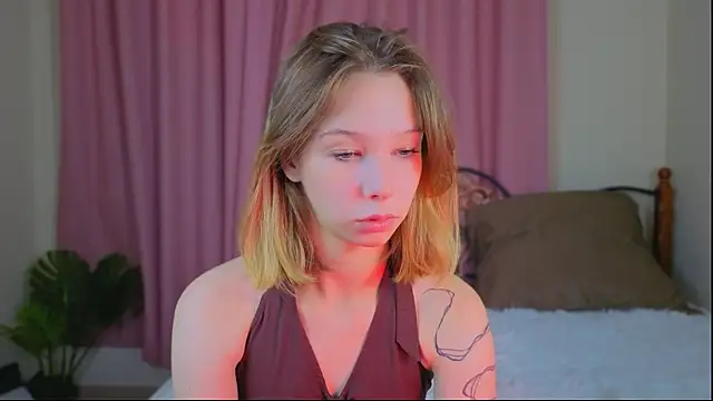 Snapshot of LilyVoise chatting on October 17, 2025, 11:57 am LilyVoise online show from October 17, 2025, 11:57 am