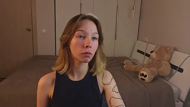 Snapshot of LilyVoise chatting on October 19, 2025, 1:01 pm LilyVoise online show from October 19, 2025, 1:01 pm