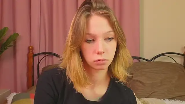 Snapshot of LilyVoise chatting on October 23, 2025, 11:53 am LilyVoise online show from October 23, 2025, 11:53 am