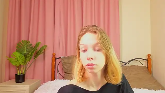 Snapshot of LilyVoise chatting on October 24, 2025, 11:28 am LilyVoise online show from October 24, 2025, 11:28 am