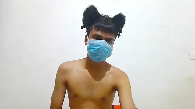 lil-twink19 online show from May 21, 2026, 4:47 pm