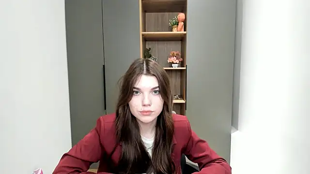ArmandaStores online show from October 13, 2025, 9:42 am