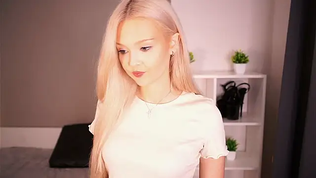 KaryTasch online show from October 21, 2025, 7:47 pm