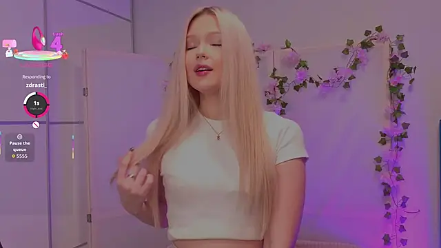 KaryTasch online show from December 14, 2025, 8:35 pm