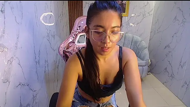 Snapshot of danna_sweet_s chatting on October 18, 2025, 8:42 pm danna sweet s online show from October 18, 2025, 8:42 pm
